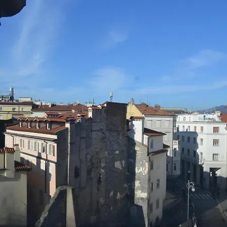 La Dimora Della Luna Rosso Apartamento Trieste